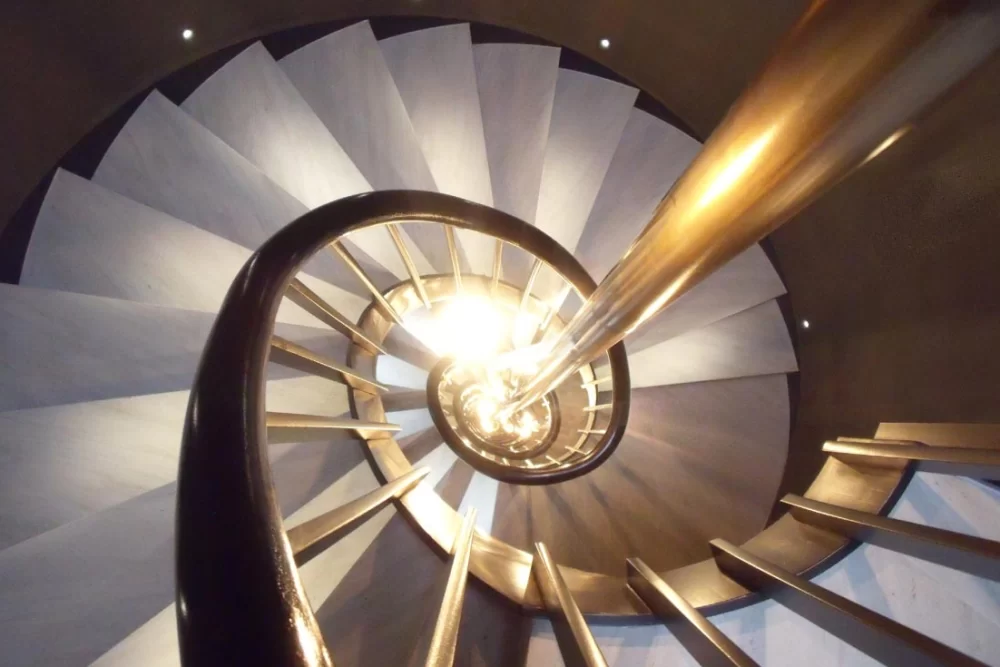 Commercial_Fit_Out_London_Helical_Handrail_Stairs_spiral_uk_staircases