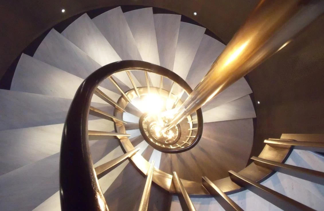 Commercial_Fit_Out_London_Helical_Handrail_Stairs_spiral_uk_staircases