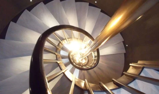 Commercial_Fit_Out_London_Helical_Handrail_Stairs_spiral_uk_staircases